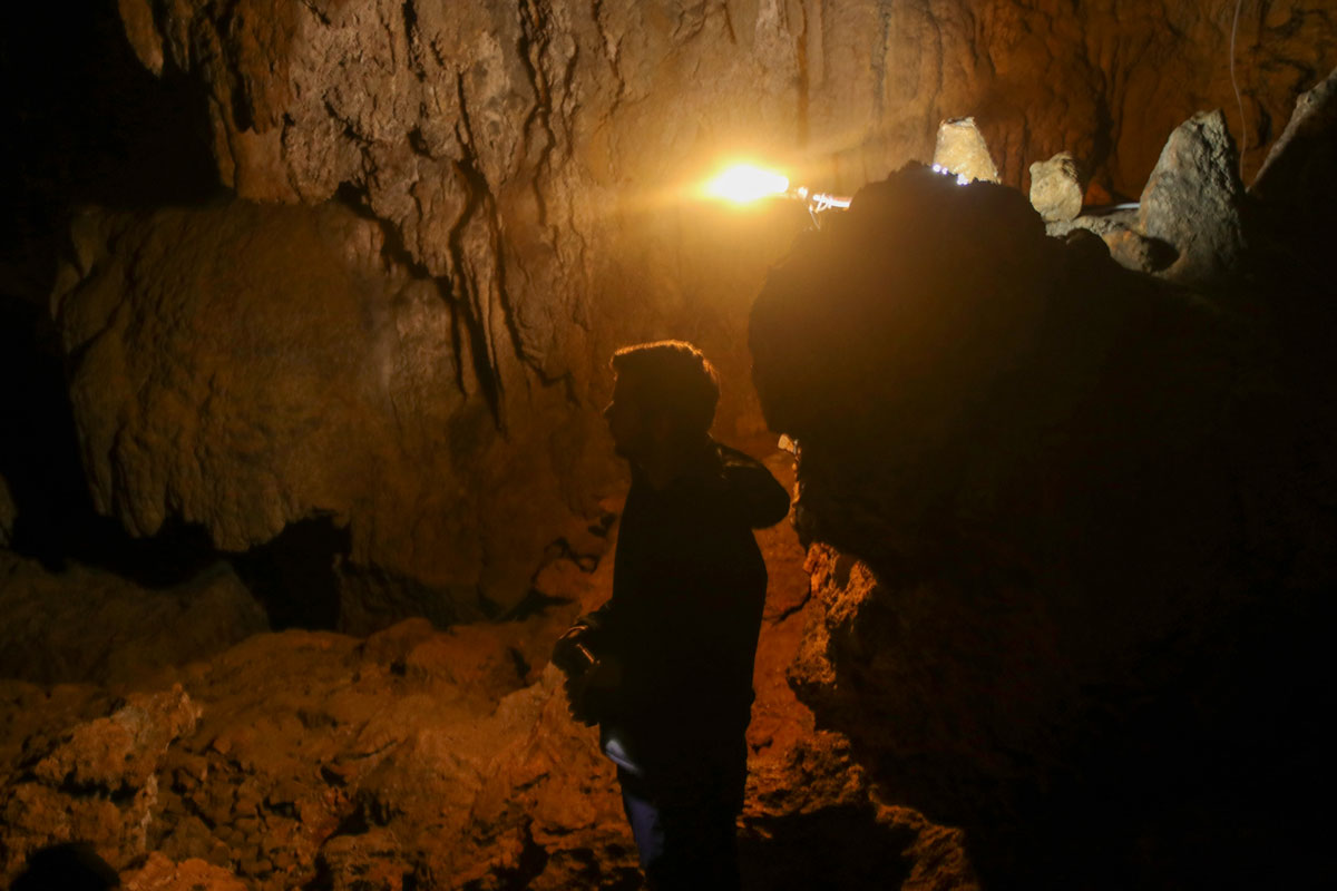 Cave beneath Babji zob