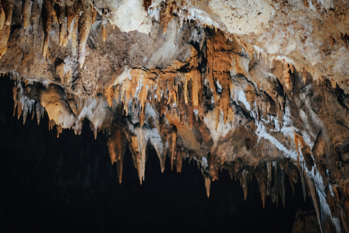 Stalactites inside the cave under Babji zob. 
